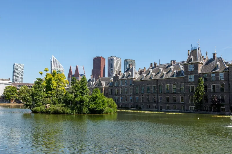 Herenhuizen met torentjes in het Statenkwartier in Den Haag